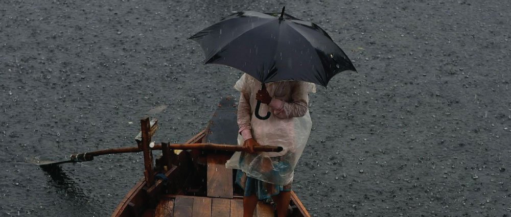 ১৭ অঞ্চলে ৬০ কিমি বেগে ঝোড়ো হাওয়ার আভাস rush