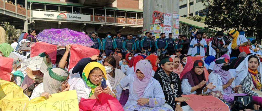 আবারও শাহবাগ অবরোধ করলেন চিকিৎসকরা Doctors