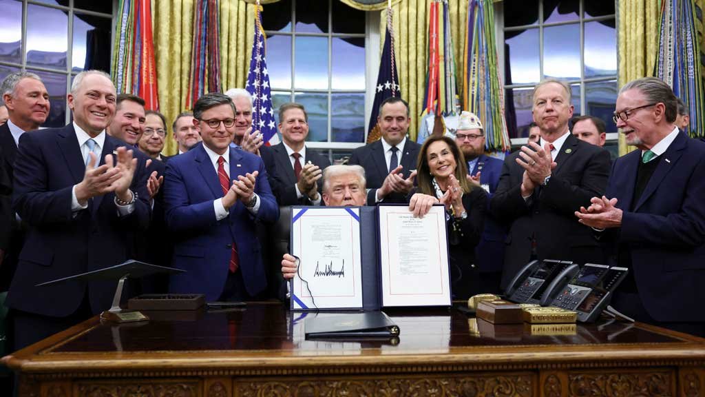 শেষ হচ্ছে যুক্তরাষ্ট্রের ইতিহাসের দীর্ঘতম সরকারি ‘শাটডাউন’ শেষ হচ্ছে যুক্তরাষ্ট্রের ইতিহাসের দীর্ঘতম সরকারি ‘শাটডাউন’