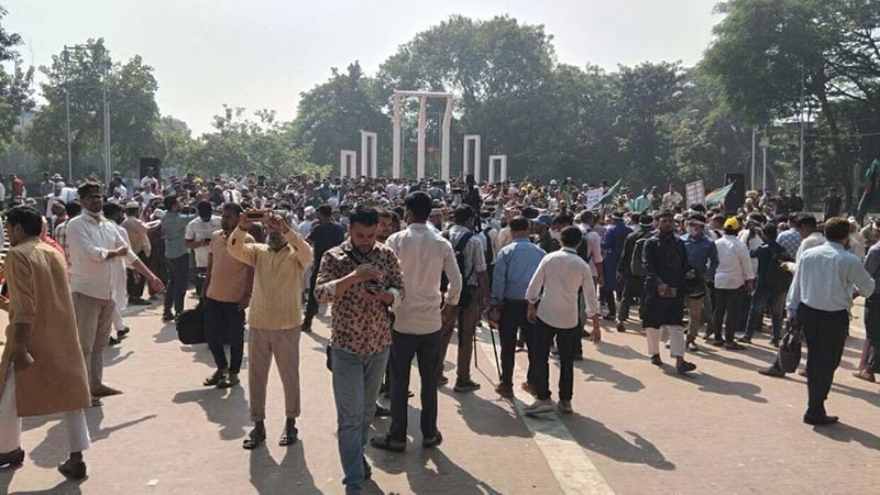 অনির্দিষ্টকালের কর্মবিরতিতে প্রাথমিকের সহকারী শিক্ষকরা