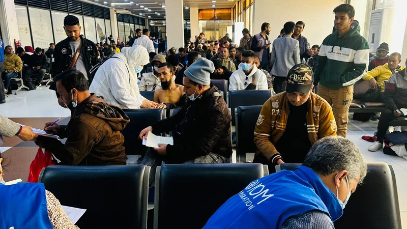 লিবিয়া থেকে দেশে ফিরেছেন ৩১০ বাংলাদেশি